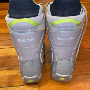 Burton Women’s Snowboard Boots Size 8